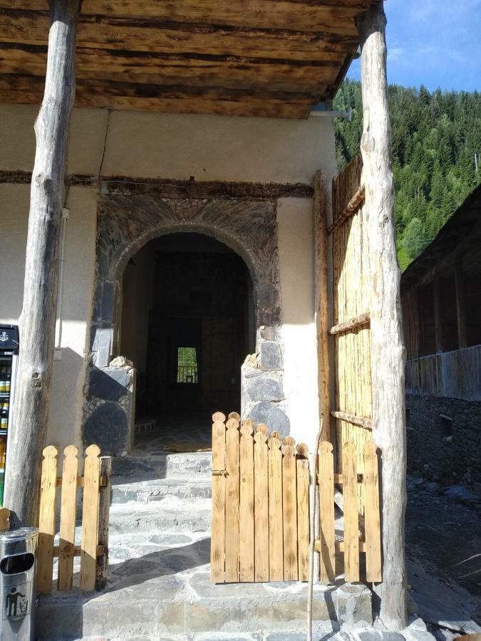 메스티아 Raul Lushnu Darbaz B&B 외부 사진